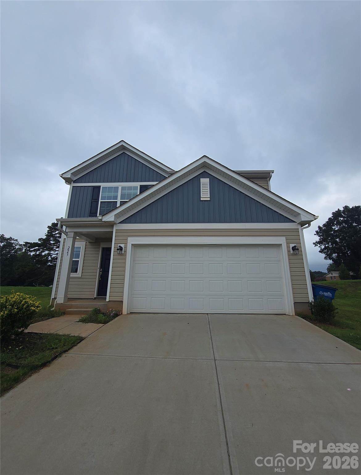 223 Brentwood Drive - Photo 1