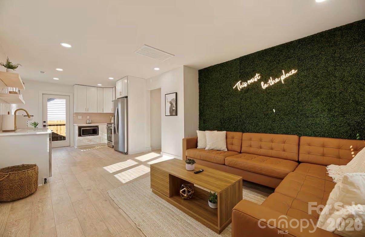 1321/1323 Richmond Place - Photo 1