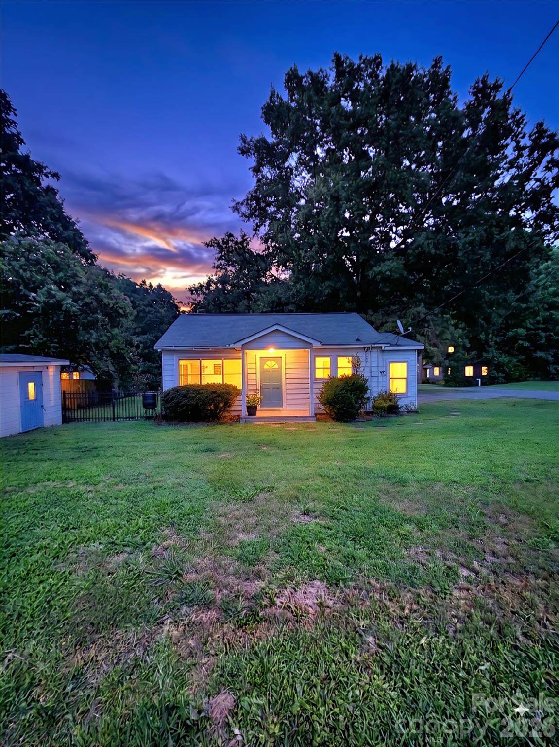 202 Oak Street - Photo 1