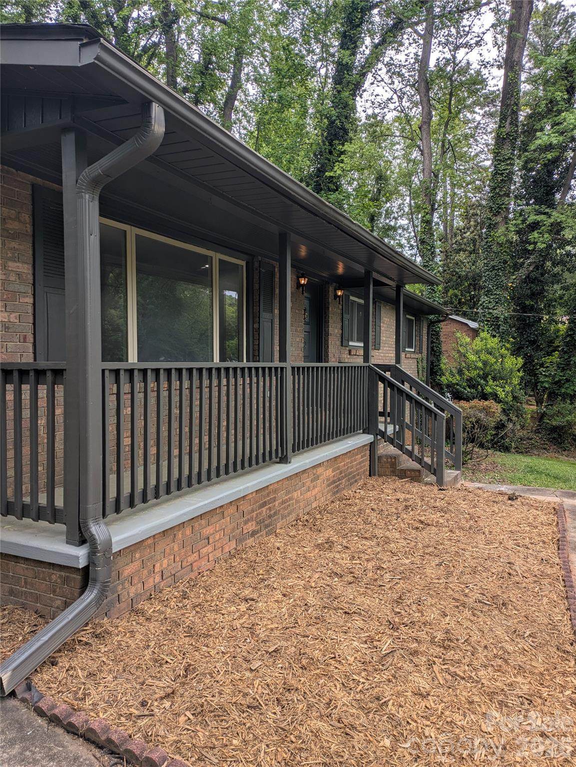 1002 Hemlock Drive - Photo 1