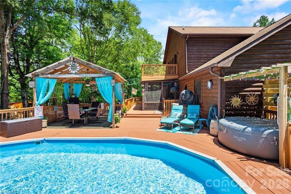 143 Mohegan Trail - Photo 1
