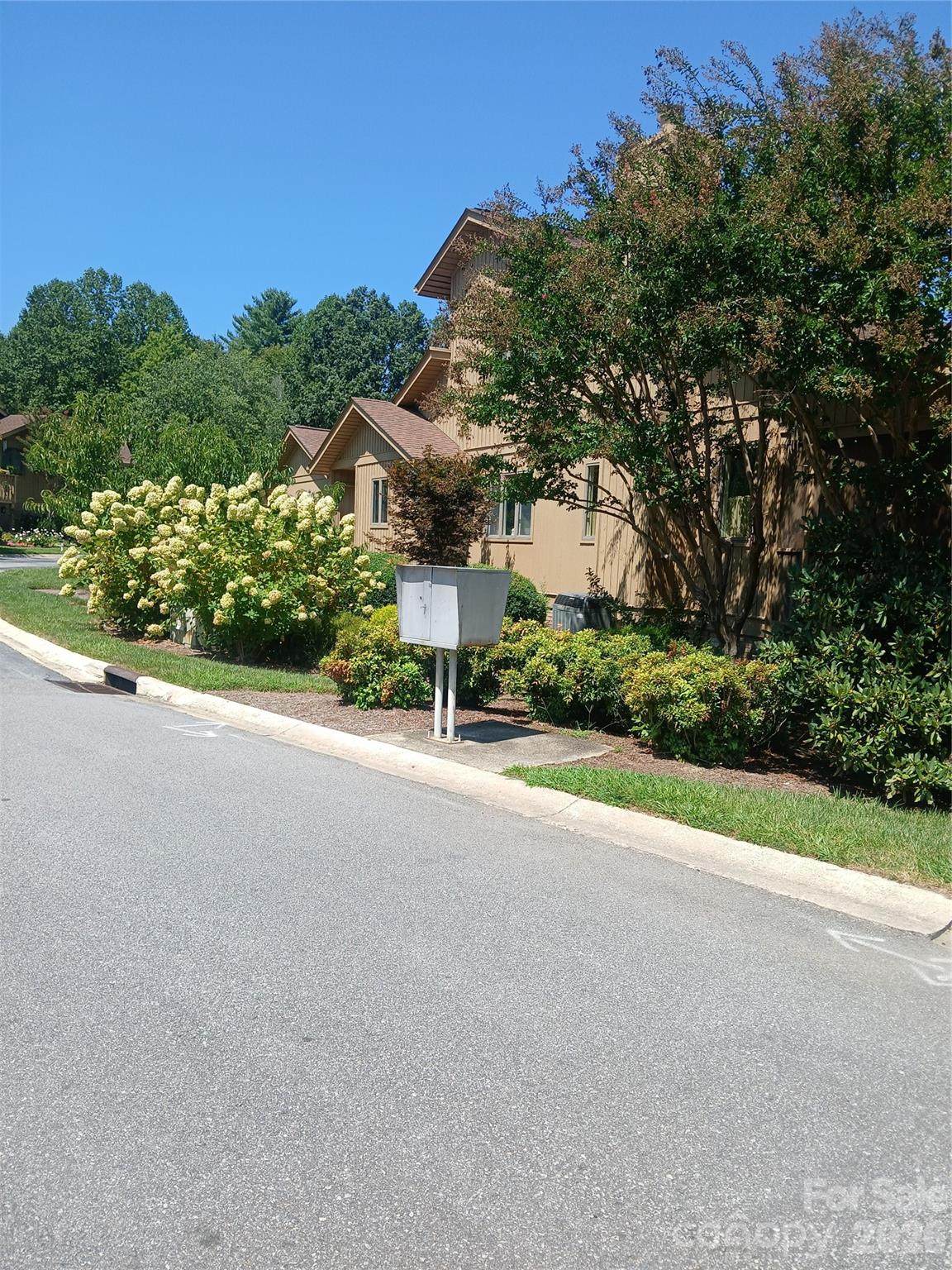 304 Red Oak Drive - Photo 1