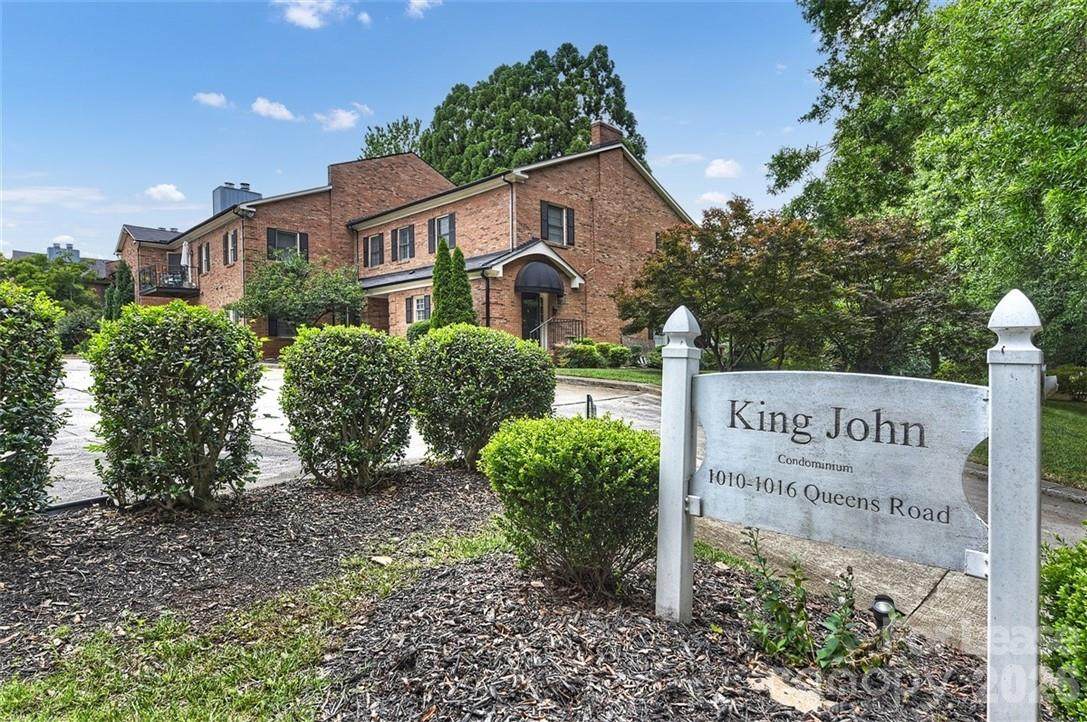 1016 Queens Road - Photo 1