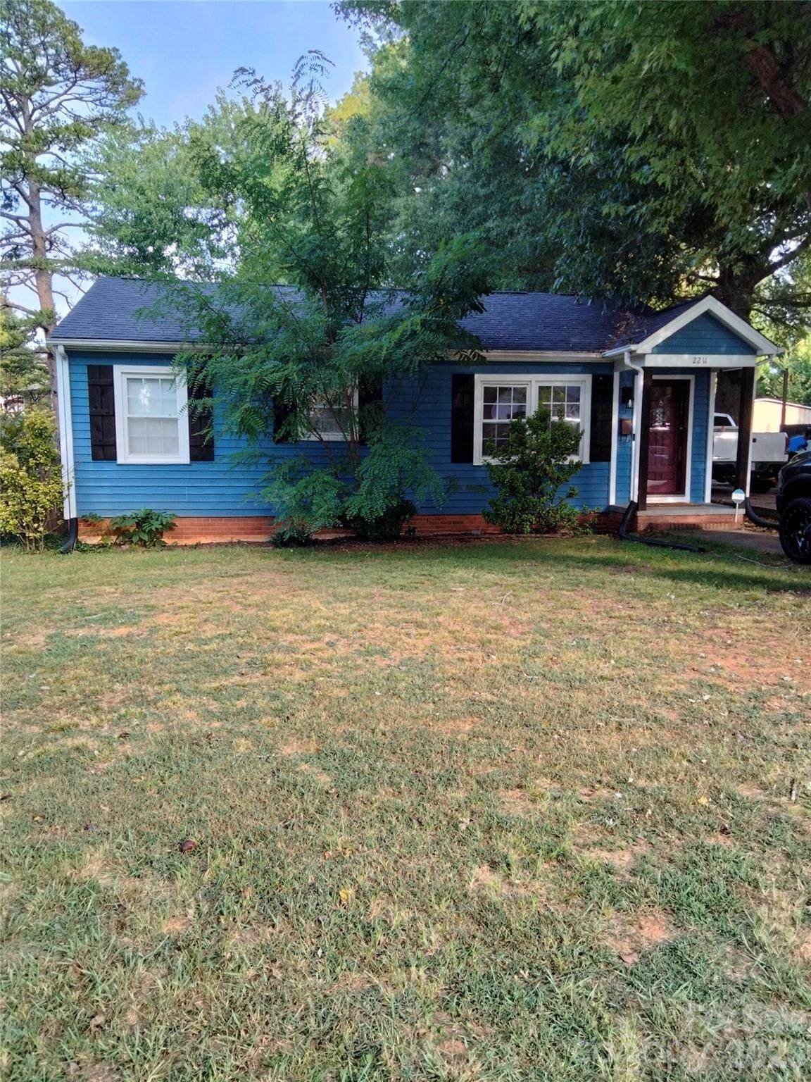 2211 Lee Street - Photo 1