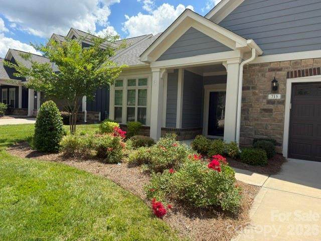 715 Poplar View Drive - Photo 1
