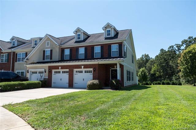 4926 Tradd Circle - Photo 1