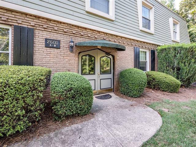 2600 Park Road - Photo 1