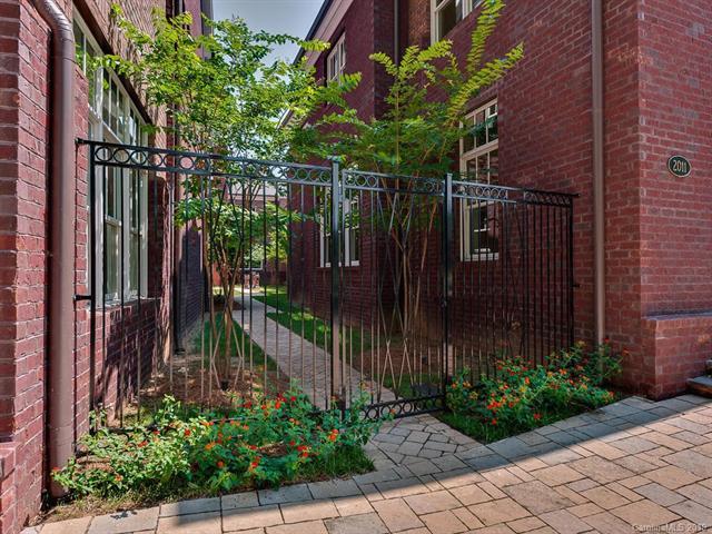 2015 Queens Road - Photo 1