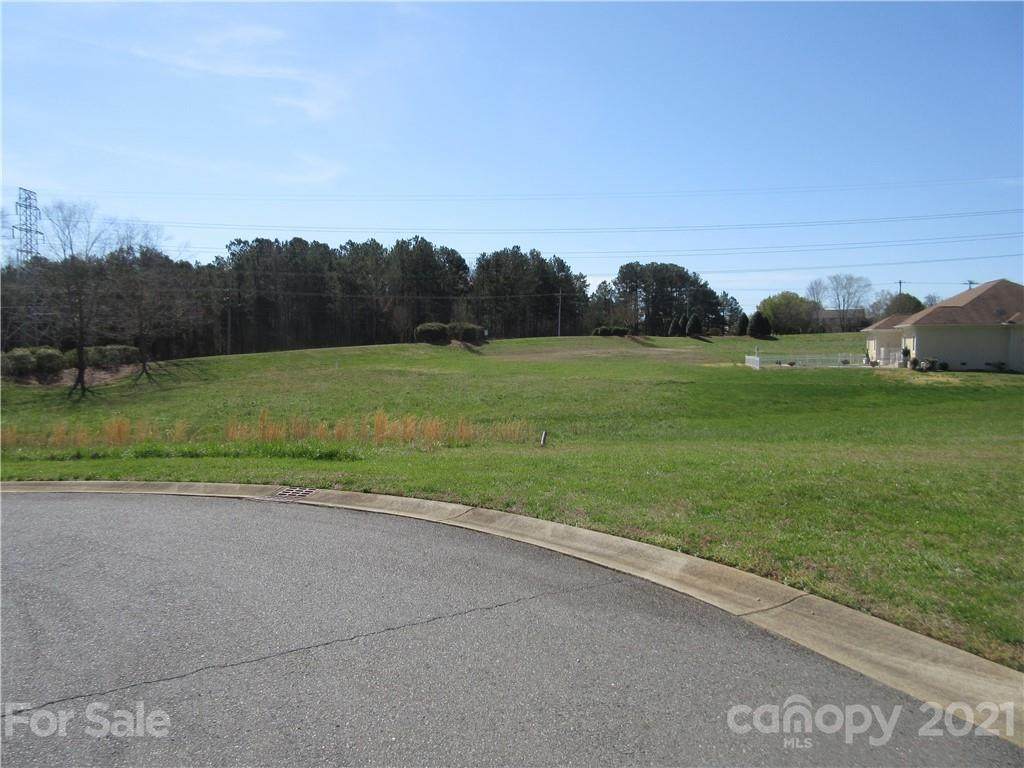 608 Muirfield Drive - Photo 1
