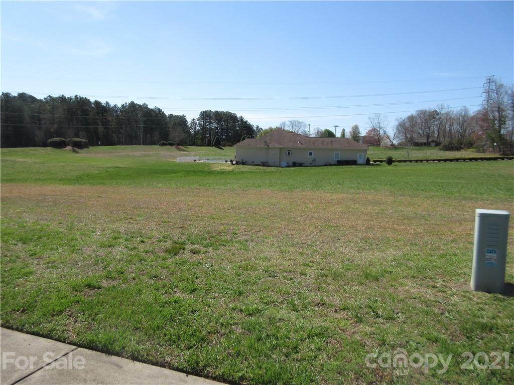 606 Muirfield Drive - Photo 1