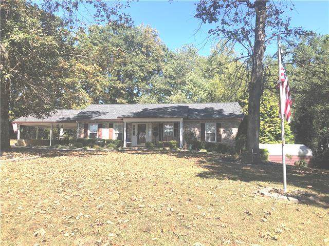1934 Snowberry Lane - Photo 1