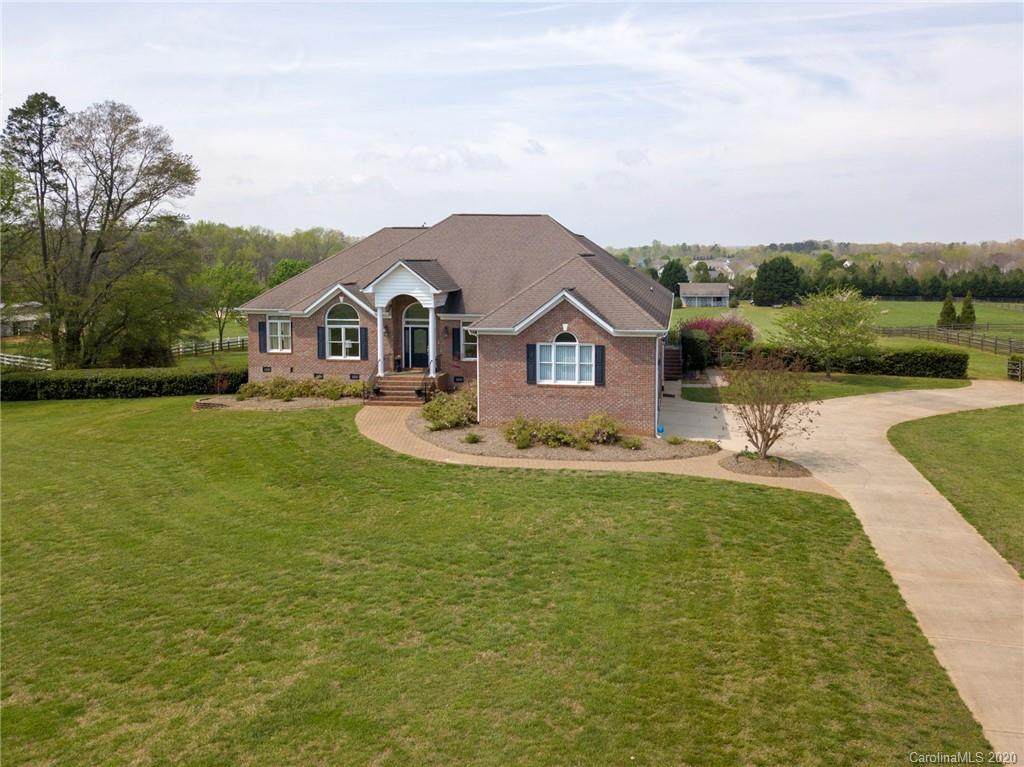 1212 Rosehill Drive - Photo 1