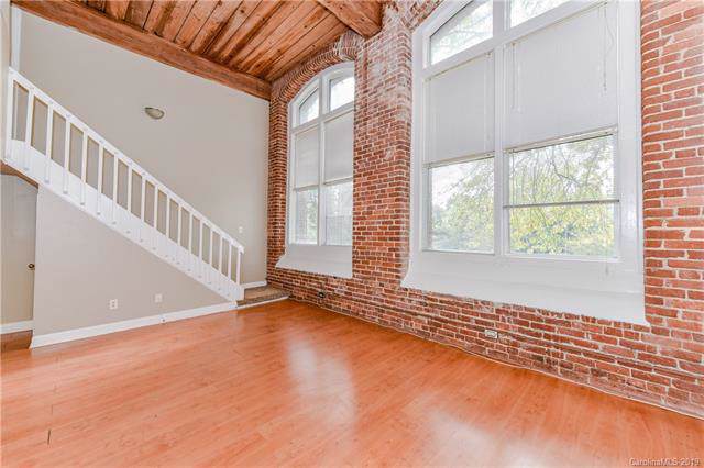 201 Hoskins Road - Photo 1