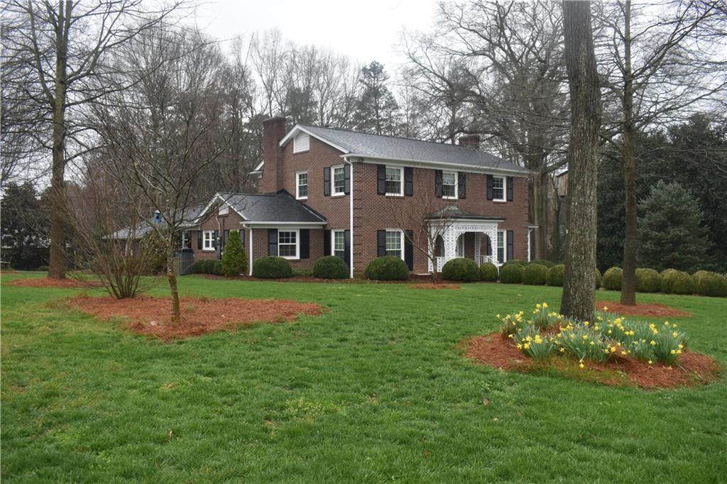 806 Woodhaven Drive - Photo 1