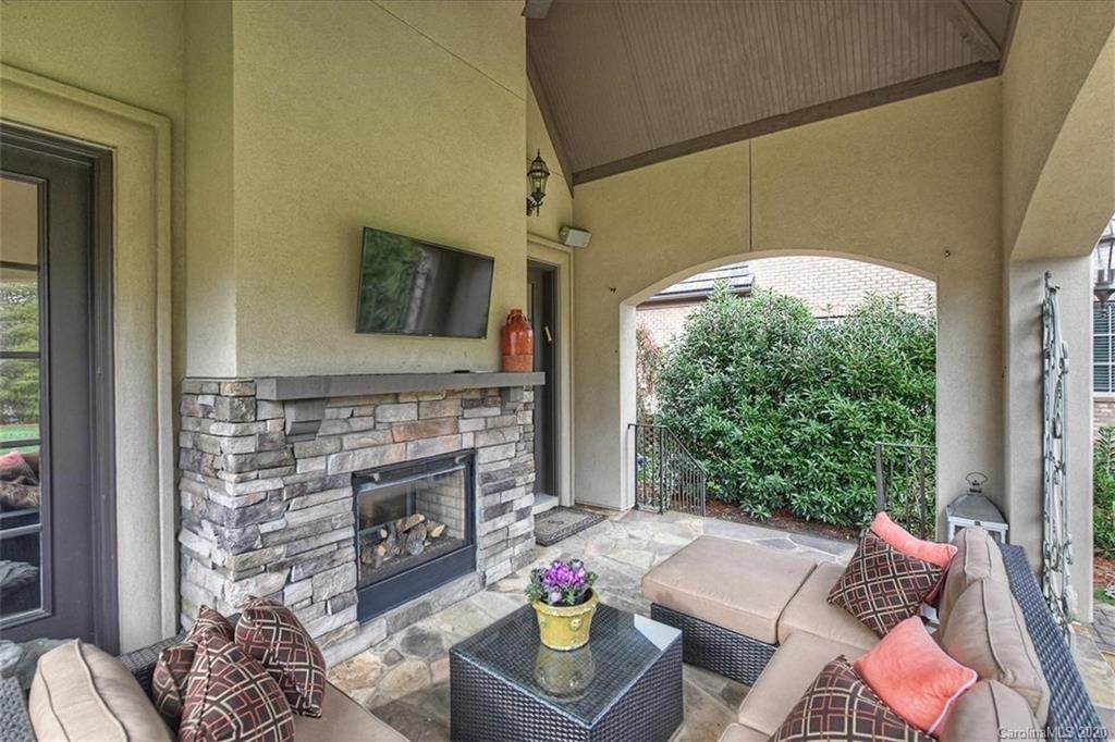 8801 Thornbury Place - Photo 1