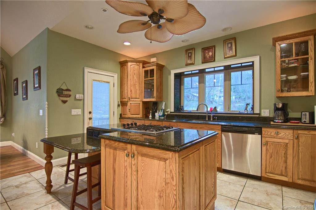 976 Middle Fork Road - Photo 1