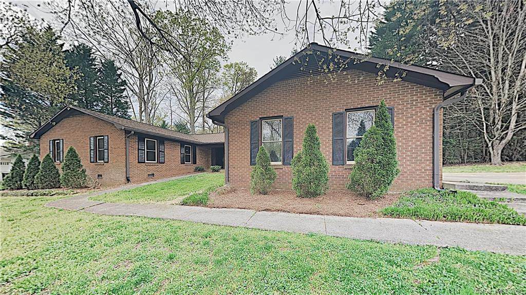 300 Brookmeade Drive - Photo 1 300 Brookmeade Drive - Photo 1