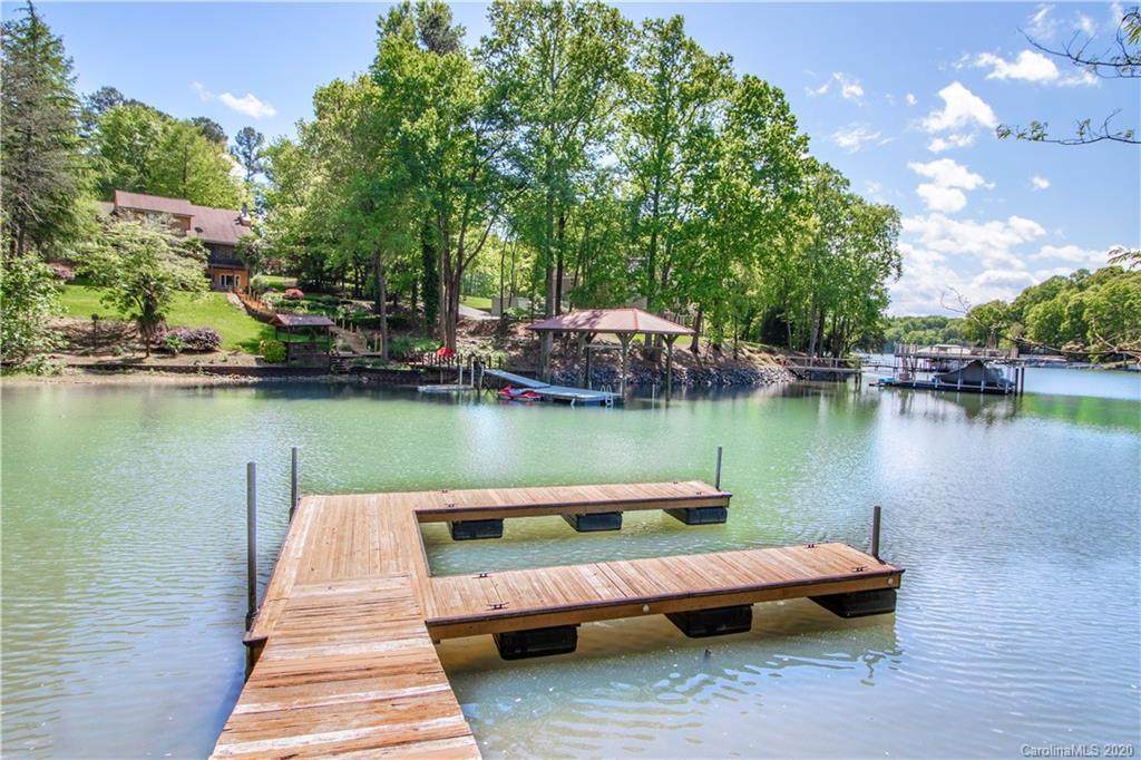135 Holt Lane - Photo 1