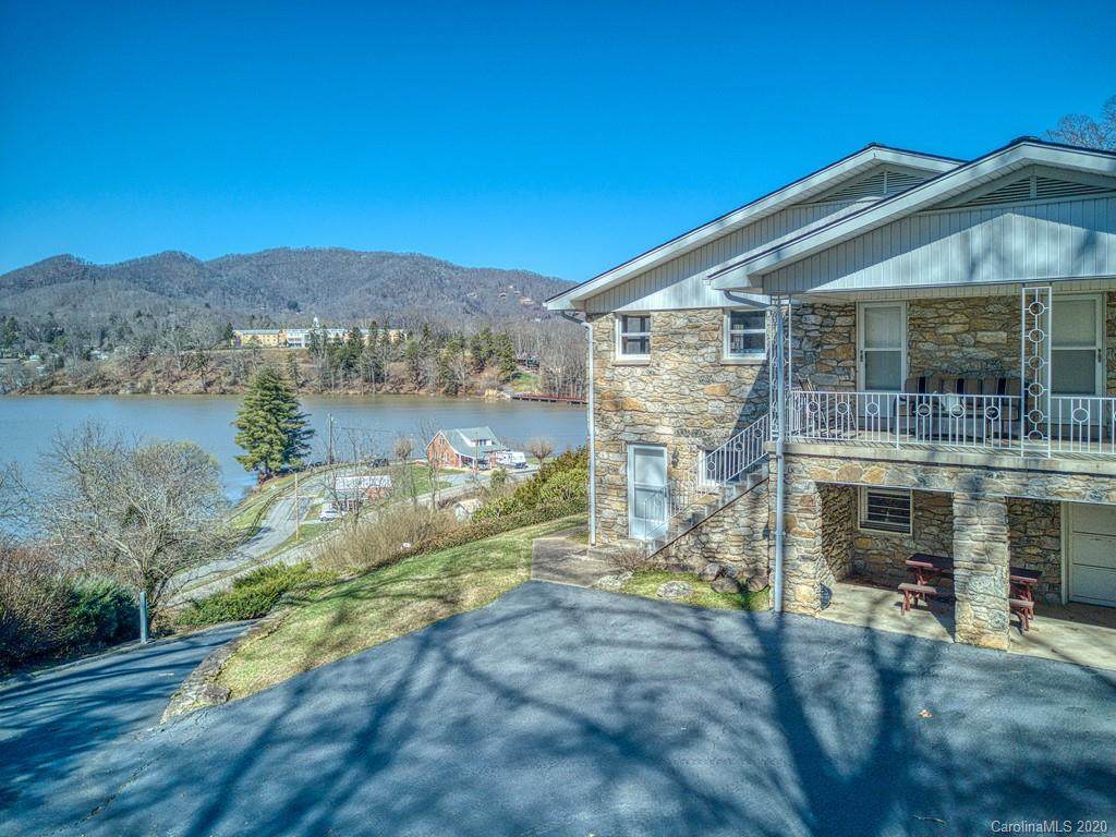 469 Lakeview Drive - Photo 1