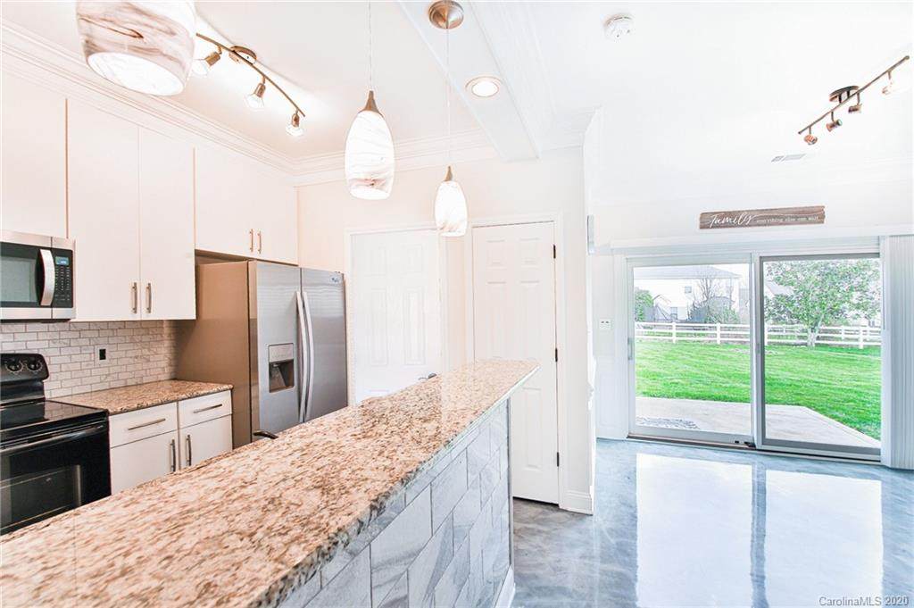 1005 Benning Circle - Photo 1