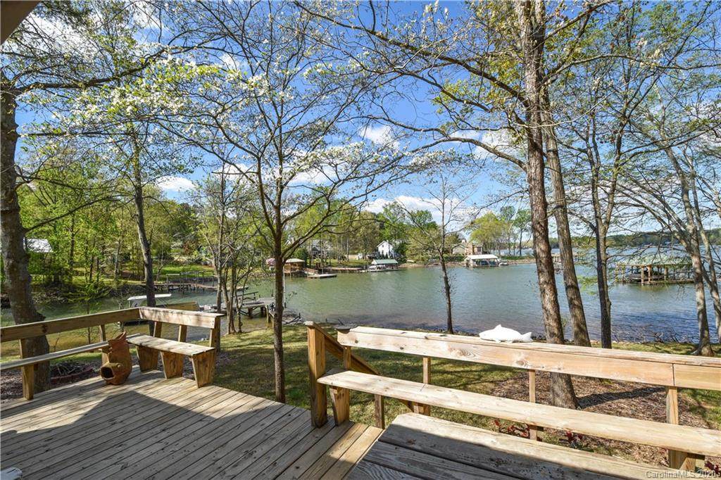 668 Lakeview Shores Loop - Photo 1 668 Lakeview Shores Loop - Photo 1