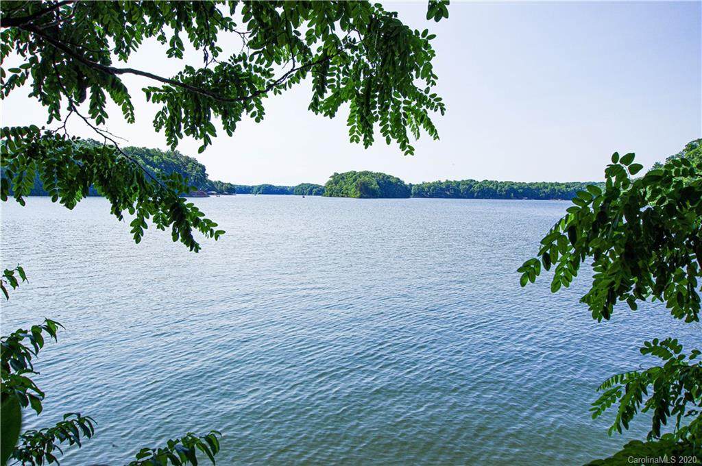 966 Astoria Parkway - Photo 1