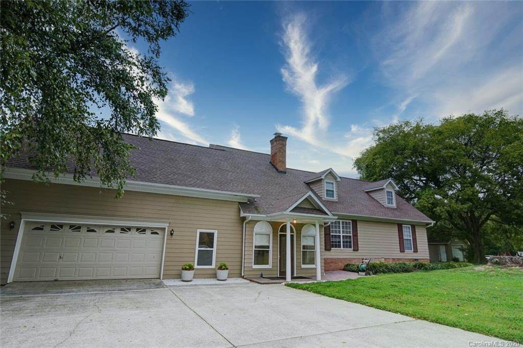2009 Walnut Lane - Photo 1