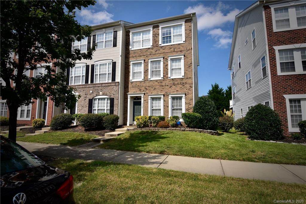9948 Kings Parade Boulevard - Photo 1