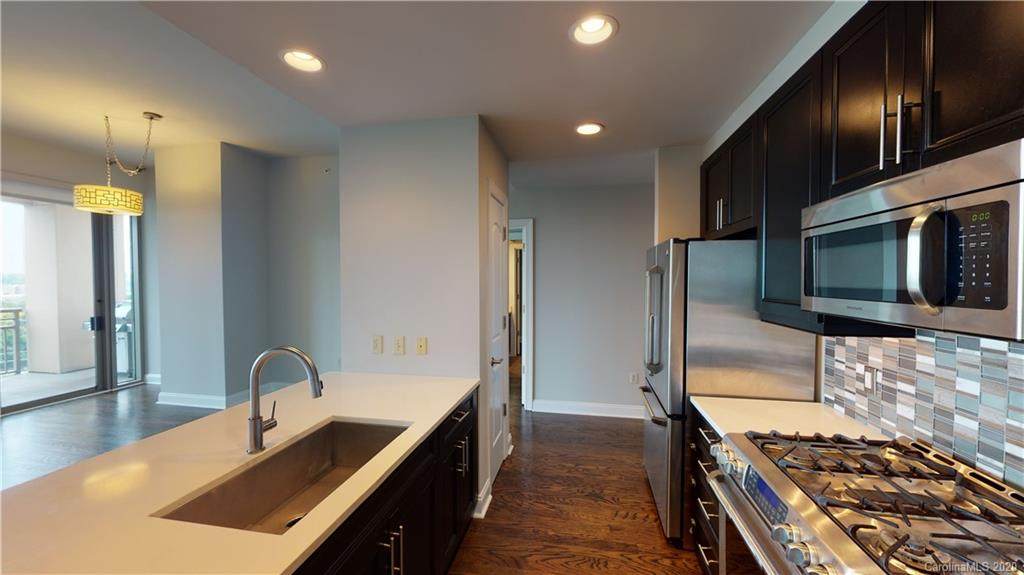 701 Royal Court - Photo 1