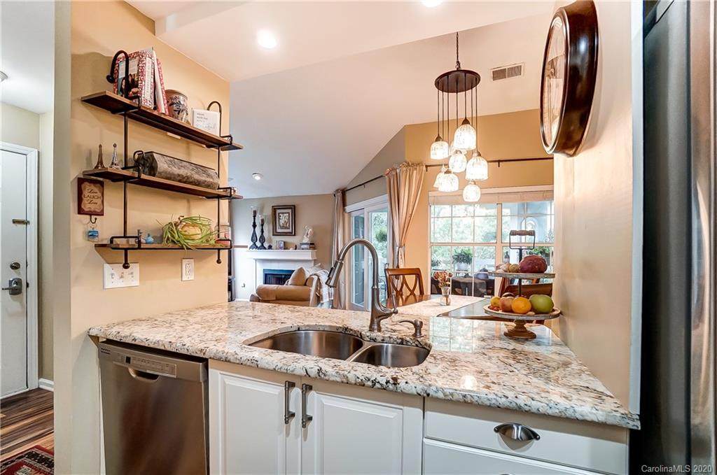 5007 Sharon Road - Photo 1