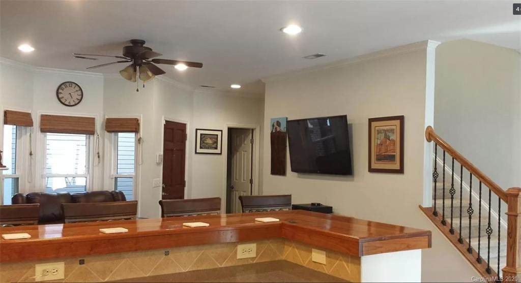 803 Greenleaf Avenue - Photo 1