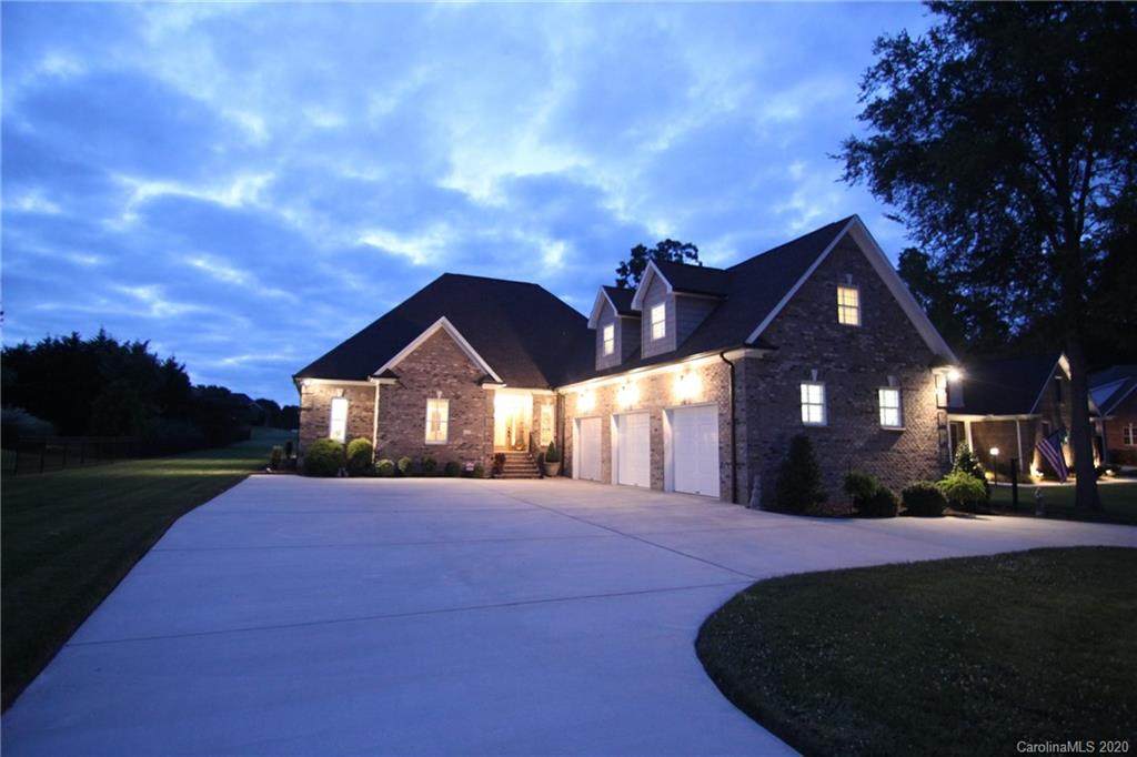2105 Virginia Ellen Court - Photo 1