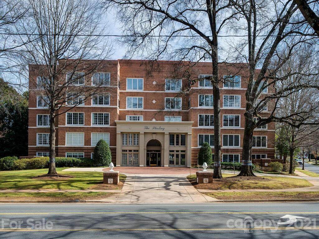 2445 Selwyn Avenue - Photo 1