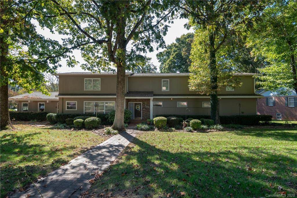 301 Woodsway Lane - Photo 1