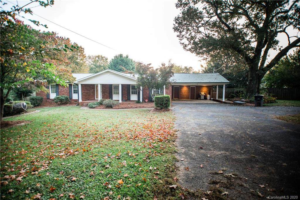 623 Greenway Drive - Photo 1