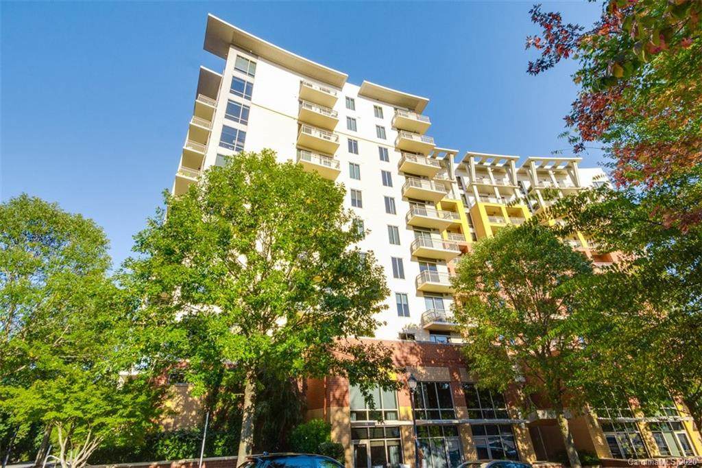 701 Royal Court - Photo 1