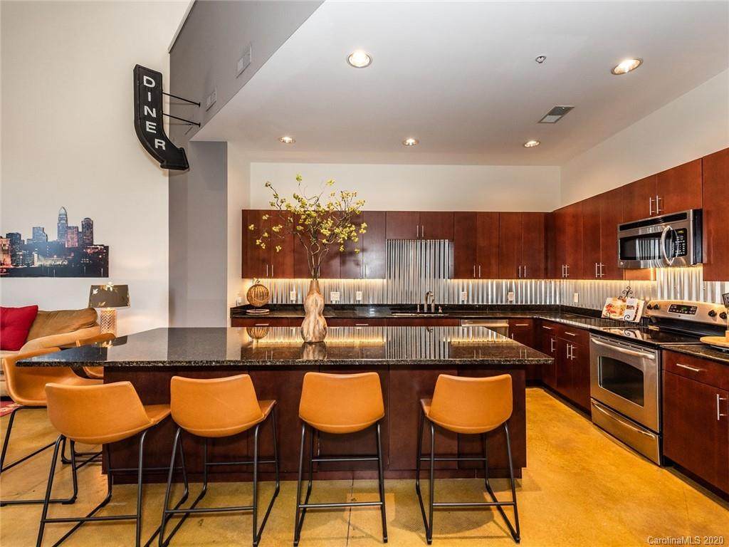 937 Hill Street - Photo 1