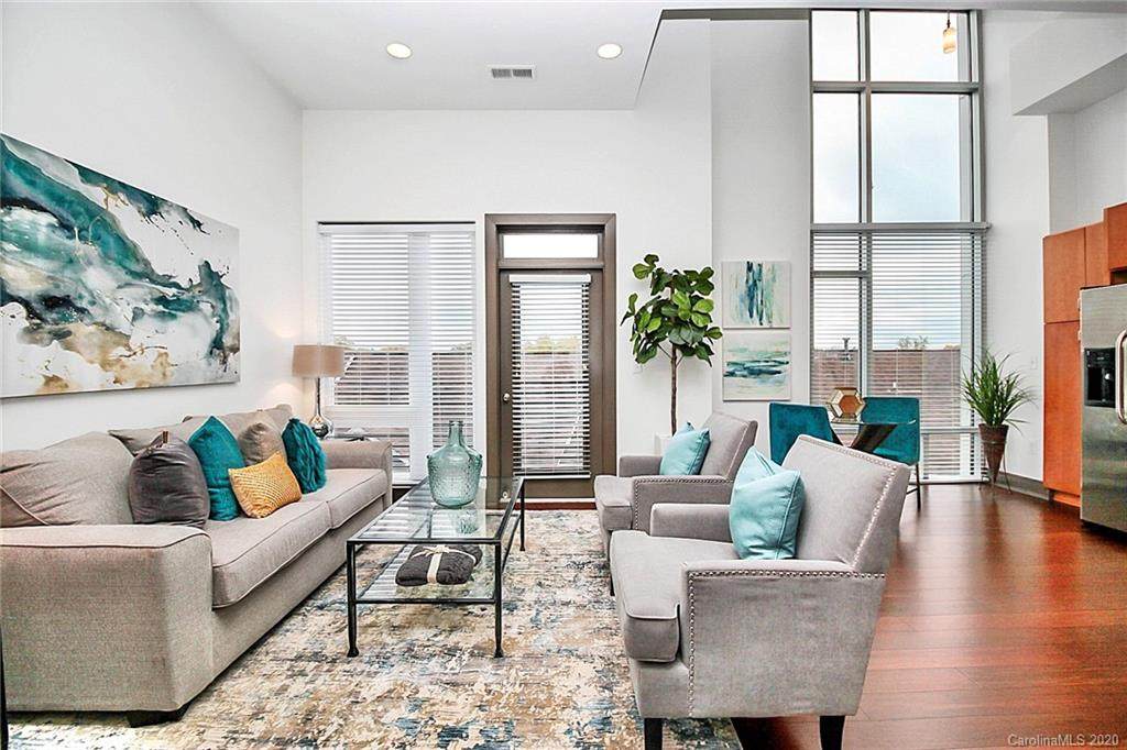 2200 Lyndhurst Avenue - Photo 1