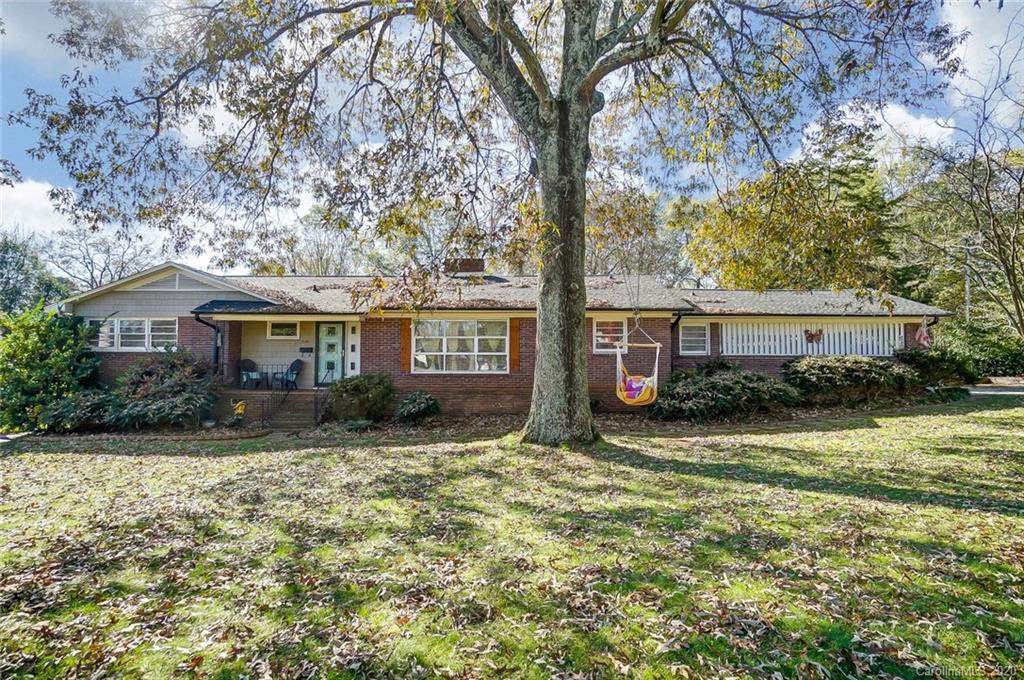 2421 Armstrong Park Drive - Photo 1