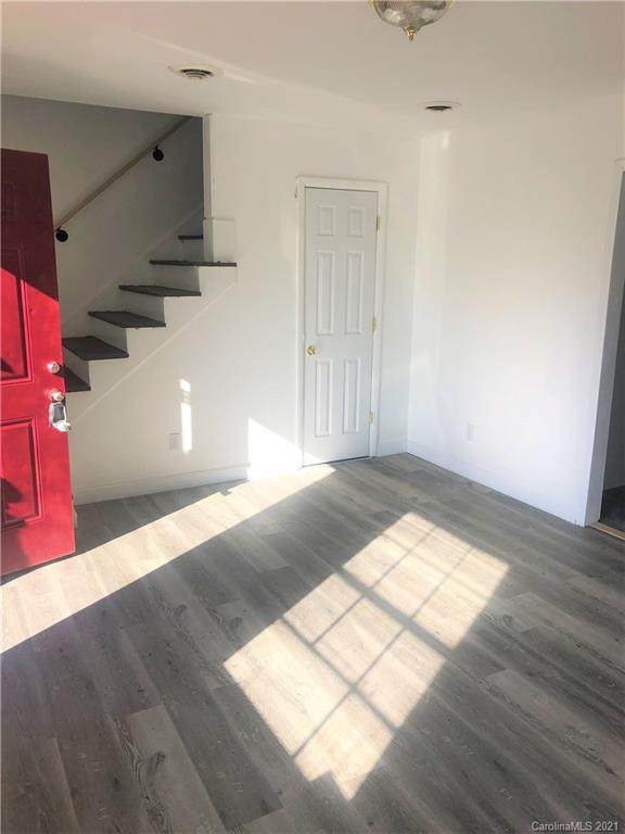628 Elaine Street - Photo 1