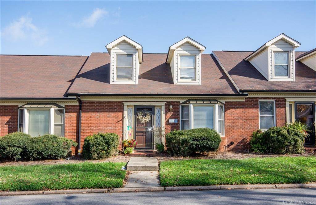 128 Oakwood Drive - Photo 1