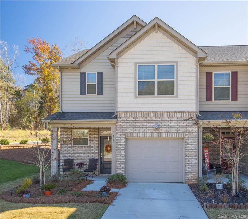 209 Ascot Run Way - Photo 1