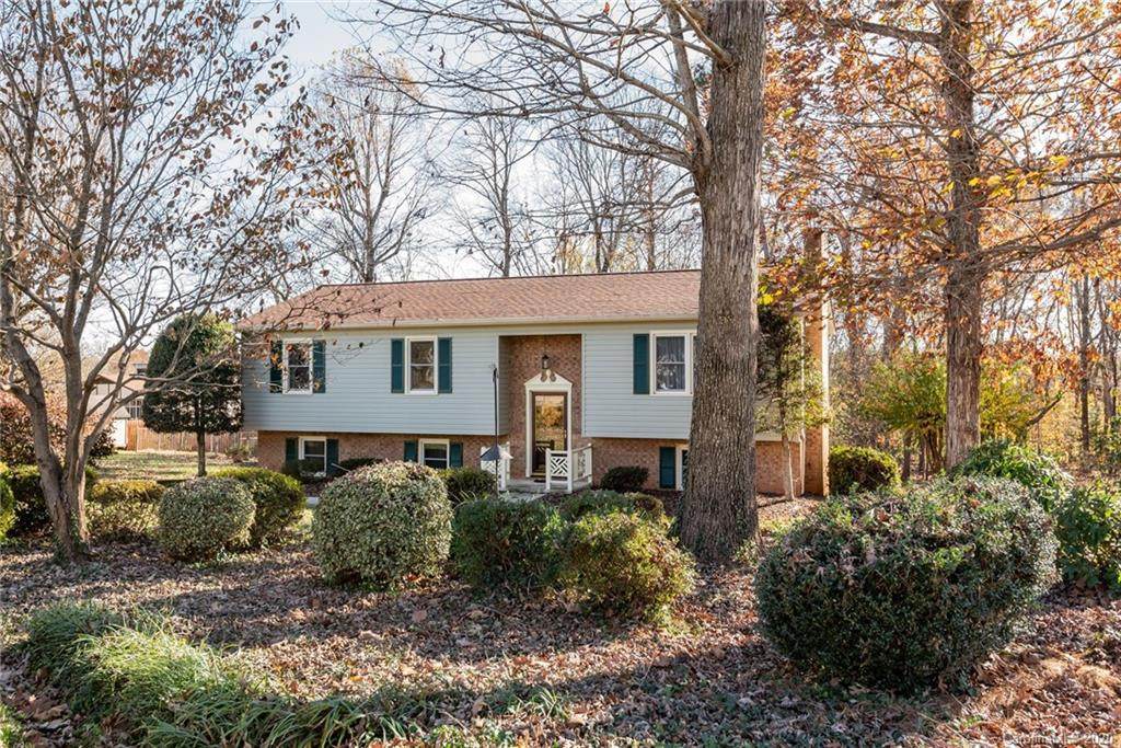 2505 Brentwood Circle - Photo 1