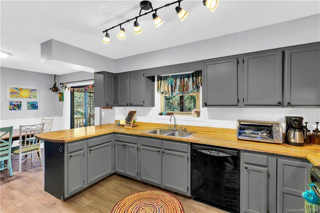 225 Stonebrook Drive - Photo 1