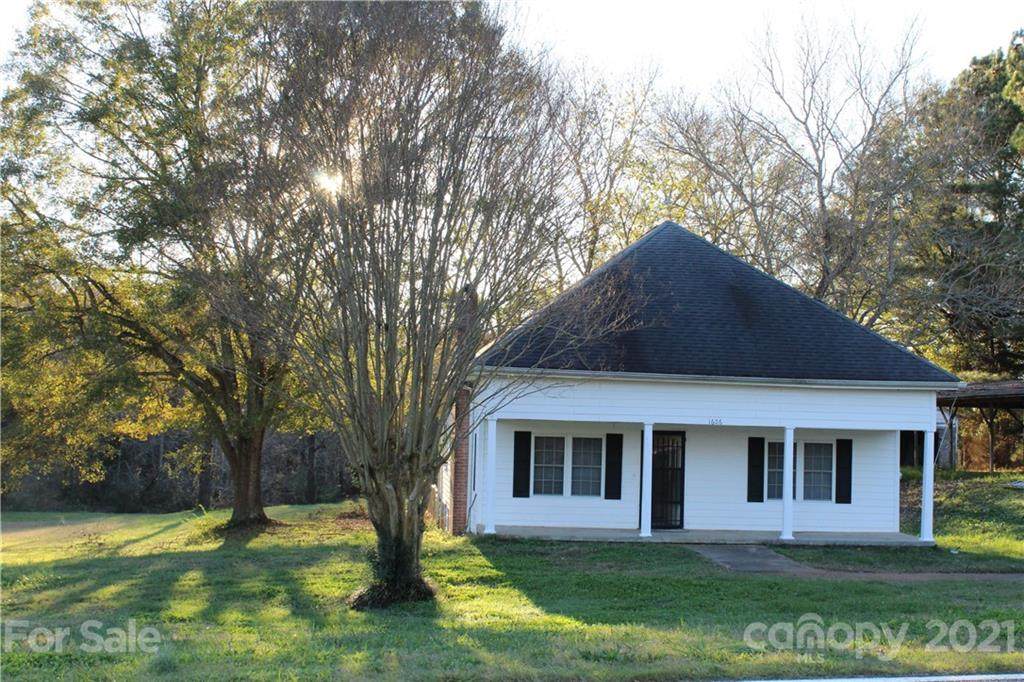 1606 Red Road - Photo 1