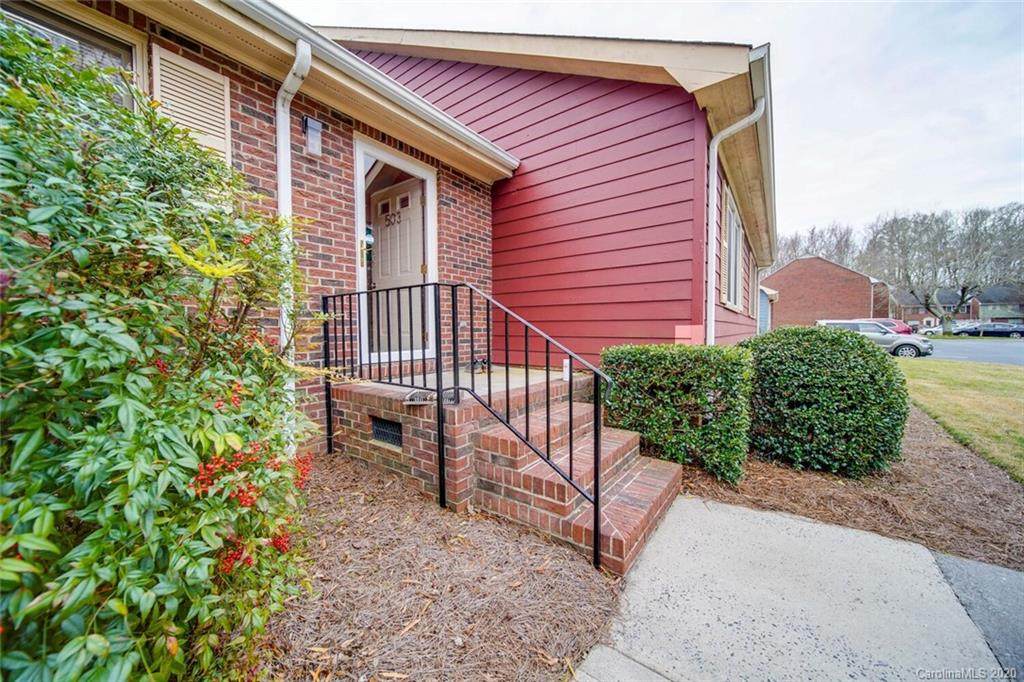 1300 Larchmont Place - Photo 1