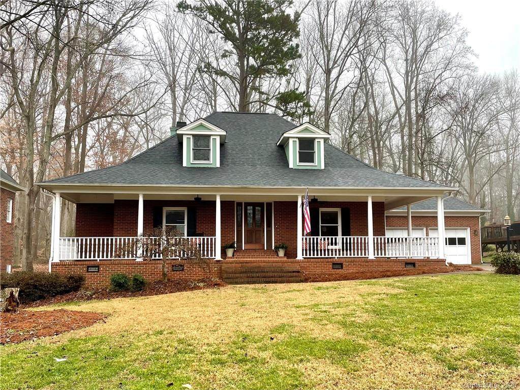 719 Hanna Woods - Photo 1