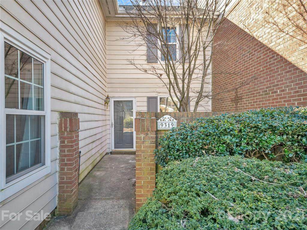 9319 Vicksburg Park Court - Photo 1