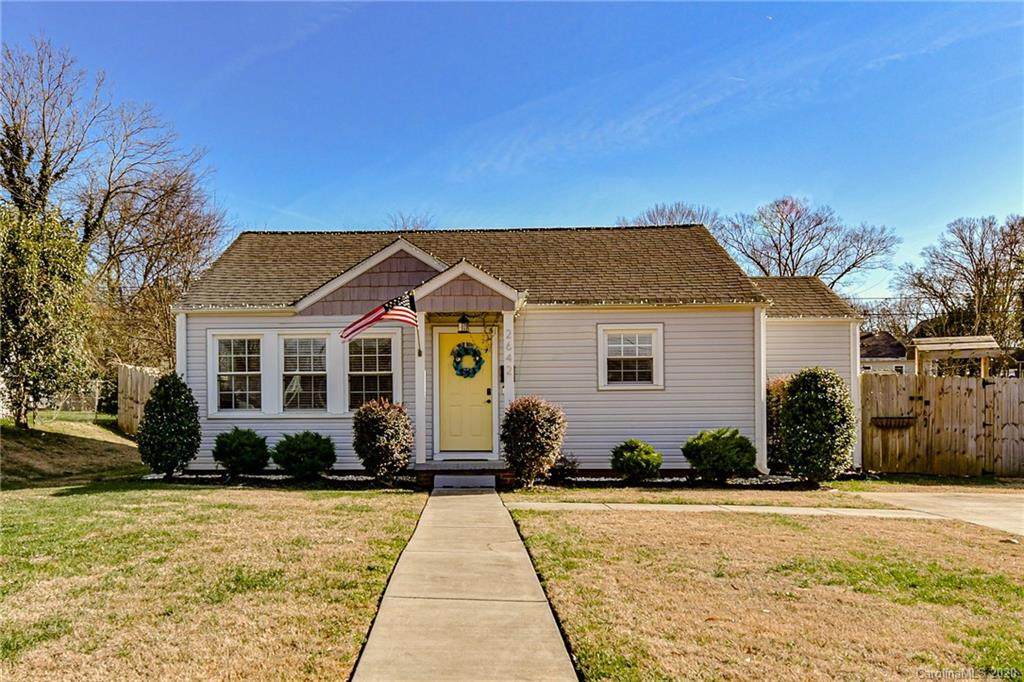 2642 Roslyn Avenue - Photo 1
