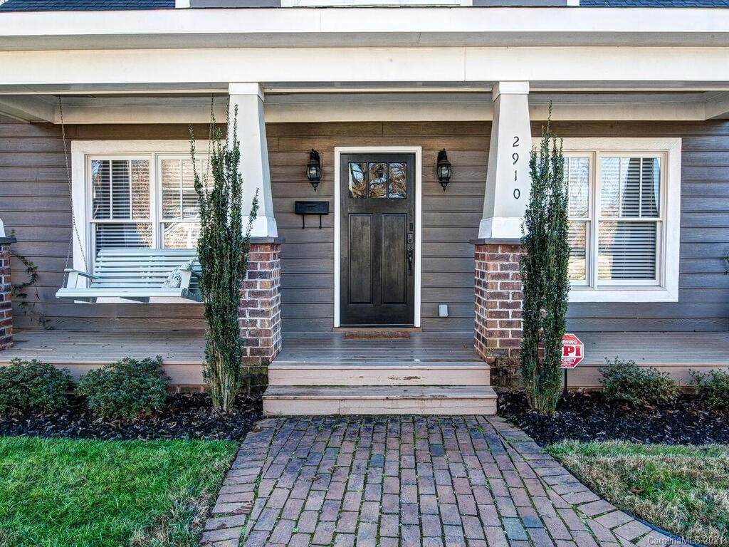 2910 Alexander Street - Photo 1